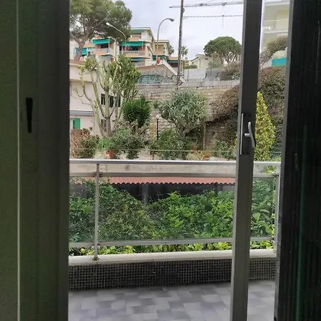 דירה Di Design In Zona Foce Sanremo. סנרמו