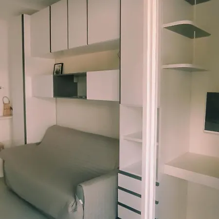 Di Design In Zona Foce Sanremo. * סנרמו